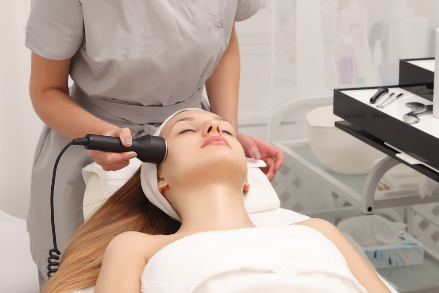 Halo Laser vs. IPL and BBL: Are Lasers or Light Better? | RefinedMD